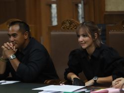 Video: Keributan di Sidang Narkoba Nia Ramadhani dan Ardi Bakrie