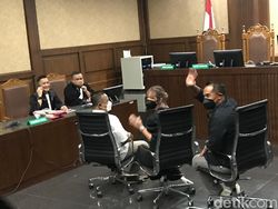 Ditegur Hakim karena Telat Sidang, Nia Ramadhani-Ardi Bakrie Alasan Diare