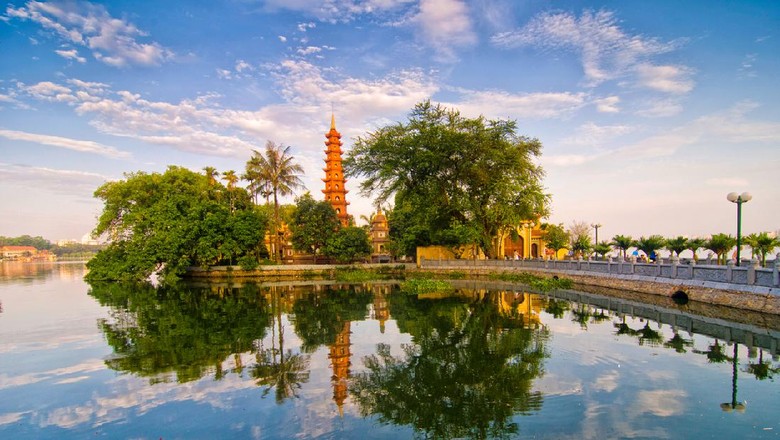 Pagoda Tran Quoc, Hanoi, Vietnam Tran Quoc pagoda in early morning in Hanoi, Vietnam.