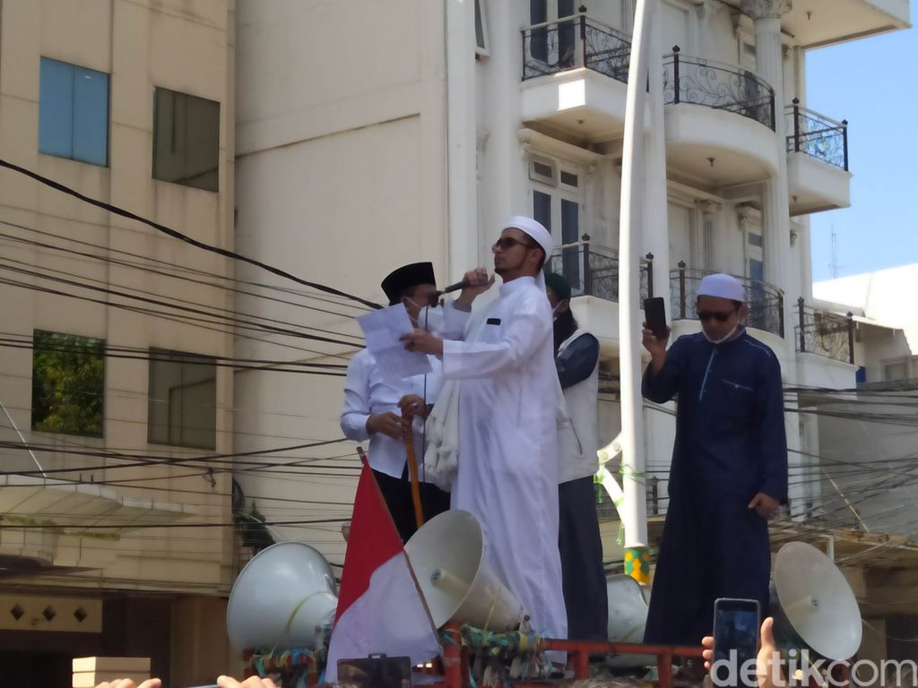 Panitia Reuni 212 Bacakan Pesan HRS, Massa Penuhi Jl Wahid Hasyim