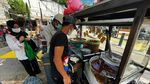 Pedagang Gorengan Coba Bertahan di Tengah Mahalnya Minyak Goreng