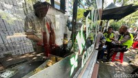 Kementerian Perdagangan menyebut penyebabnya adalah harga crude palm oil (CPO) yang tinggi dan menyebabkan harga minyak mahal.