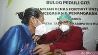 Dalam Program Bulog Peduli Gizi, bulog memberikan bantuan bahan pangan berupa beras Fortivit yang mengandung beberapa mikronutrien seperti vitamin A, vitamin B1, vitamin B3, vitamin B6, asam folat, vitamin B12, zat besi dan seng (Zn) bagi 382 balita selama 3 bulan dengan indikator capaian keberhasilan yakni penurunan 1 persen atau lebih dari jumlah prevalensi stunting.