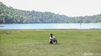 Ketiga danau ini menempati satu induk kaldera besar di lereng utara Gunung Lesung, Desa Munduk, Kecamatan Banjar. Karena letaknya di area pegunungan, suasana sejuk mendominasi lingkungan danau ini.  