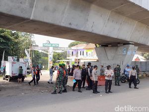Suasana Penyekatan Akses Menuju Az Zikra Cegah Massa Reuni 212