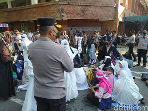 Polisi Minta Reuni 212 di Kebon Sirih Bubar, Massa: Kemarin Demo Buruh Boleh