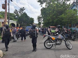 Polisi Sekat Plaza Manahan, Massa 212 Solo Pindah ke Kartopuran