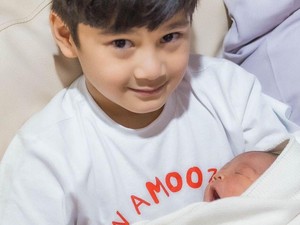 Tas Serut Rafathar Curi Atensi, Harganya Tak Kalah Dari Milik Nagita Slavina