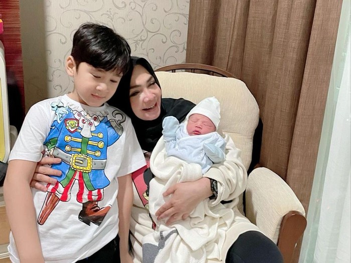 Potret Rafathar dan Rayyanza Potret Rafathar dan Rayyanza