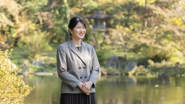 Anggota Partai Demokrat Liberal dan mantan menteri luar negeri yang mengepalai markas besar reformasi konstitusi tersebut menolak Putri Aiko dengan alasan nantinya dwanita 24 tahun itu akan mengalami kesulitan menikah. Foto: dok. The Imperial Household Agency of Japan via AP