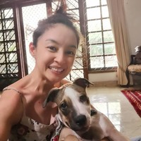 Di akun Instagram, Putri Patricia yang pernah membintangi Jinny Oh Jinny, Dewi Fortuna, dan Inem Pelayan Seksi itu terlihat menikmati kesendiriannya. Wanita yang tampak awet muda itu sering menghabiskan waktu bersama hewan peliharaan, teman, dan keluarga.Foto: Instagram @putripatricia888