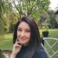 Terakhir syuting itu ya sebenarnya jujur sudah lama ya. Karena kan memang kita kenal udah lama, di dunia entertainment sudah syuting lama banget. Syuting beginian kan lebih enak. Karena sudah tua, kelamaan nunggu di lokasi juga sudah capek banget ya, katanya seperti dikuti detikHot.Foto: Instagram @putripatricia888