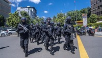 Pihak kepolisian melakukan penyekatan disejumlah wilayah karena pelaksanaan reuni 212 dapat meningkatkan risiko penyebaran virus COVID-19. ANTARA FOTO/MUHAMMAD ADIMAJA