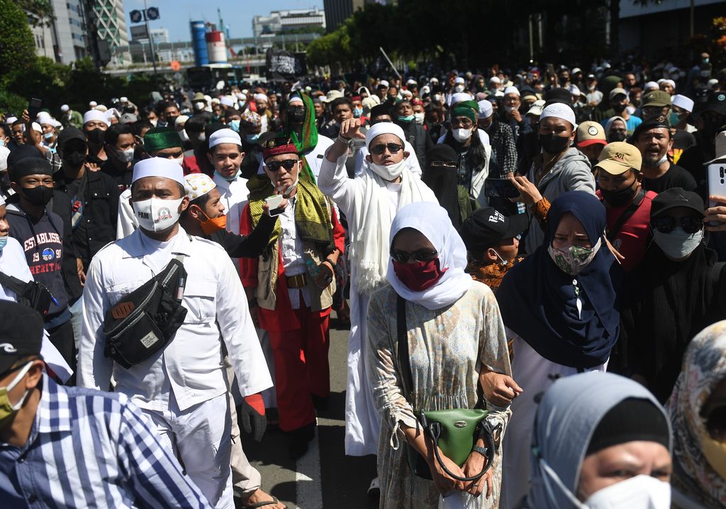 Sejumlah massa  mengikuti aksi reuni 212 di Jakarta, Kamis (2/12/2021). ANTARA FOTO/Akbar Nugroho  Gumay/hp.