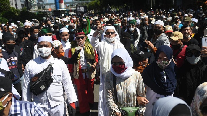 Sejumlah massa  mengikuti aksi reuni 212 di Jakarta, Kamis (2/12/2021). ANTARA FOTO/Akbar Nugroho  Gumay/hp.
