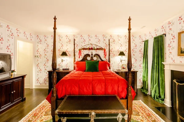 Adapun harga untuk menginap di rumah Home Alone ini USD 25 (Rp 360 ribu) per malamnya. Rumah ini bisa dipesan mulai 7 Desember pada pukul 1 siang waktu setempat. Adapun harga untuk menginap di rumah Home Alone ini USD 25 (Rp 360 ribu) per malamnya. Rumah ini bisa dipesan mulai 7 Desember pada pukul 1 siang waktu setempat.