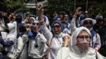 Semangat Emak-emak Ikut Aksi Reuni 212 Semangat Emak-emak Ikut Aksi Reuni 212