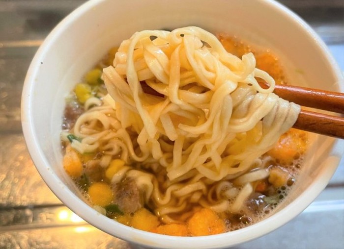 Sisa Kuah Mie Instan Dijadikan Saus Es Krim