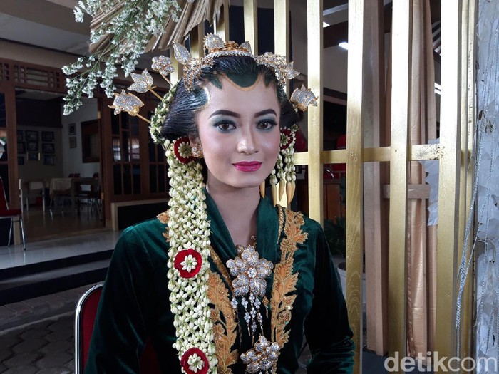 Tata rias pengantin Wahyu Merapi Pacul Goweng, Boyolali, Kamis (2/12/2021).