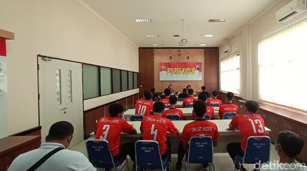Tim bola voli U-17 Kabupaten Kudus, Kamis (2/12/2021).