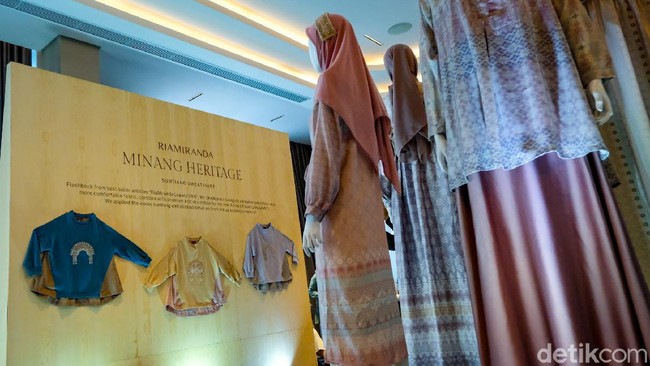 Tak hanya itu, detail craftsmanship, embroidery pada lini RiaMiranda Signature dengan motif songket Minang terbaru khusus untuk menyambut 10 tahun Minang Heritage.  