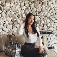 Peran Anya Geraldine disebut sama dengan Han So Hee, karena sama-sama menjadi pelakor di dalam serial yang dibintanginya itu. The real Dakyung in Indonesia, komentar salah seorang netizen. Da kyung nya +62, tambah netizen lainnya. Foto: Instagram @anyageraldine