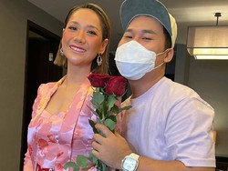 7 Gaya BCL Jadi Bridesmaid di Lamaran Vidi Aldiano, Tampil Anggun Berkebaya