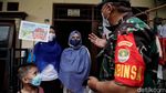 Waspada Omicron, Petugas Blusukan ke Gang-gang Cegah Warga Mudik Nataru
