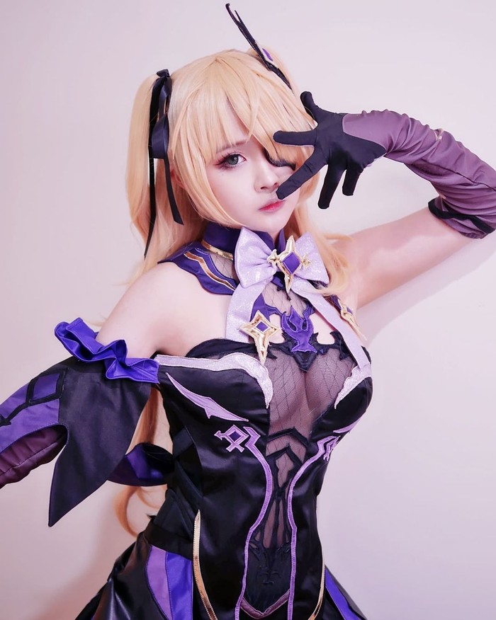 clarissa punipun Clarissa Punipun sempat kerja kantoran selama lima tahun sebelum mantap jadi cosplayer.
