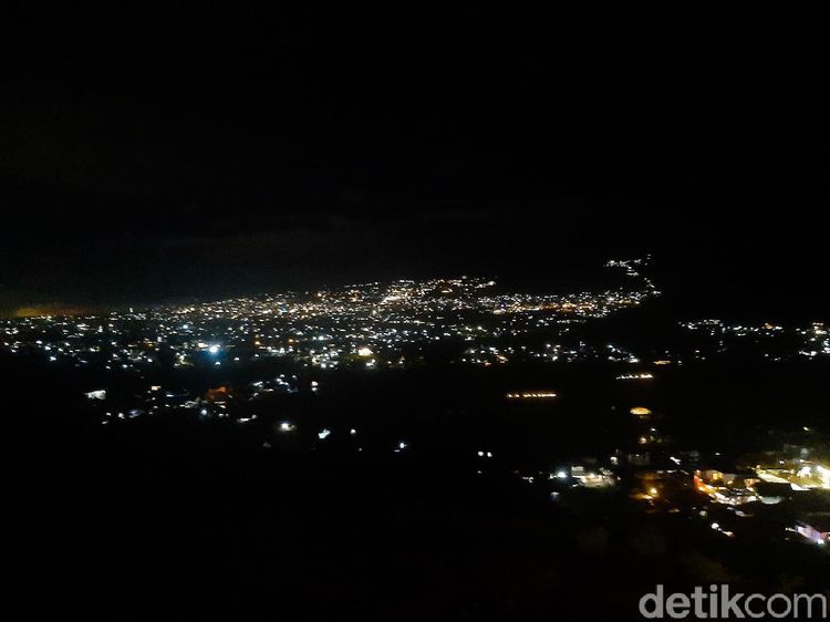 Ini Kafe Instagramable di Batu yang Tawarkan Pemandangan Kota Super Cantik