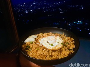Concrete Cafe: Menikmati Nasi Goreng Apel Dengan Panorama Kota Batu yang Indah