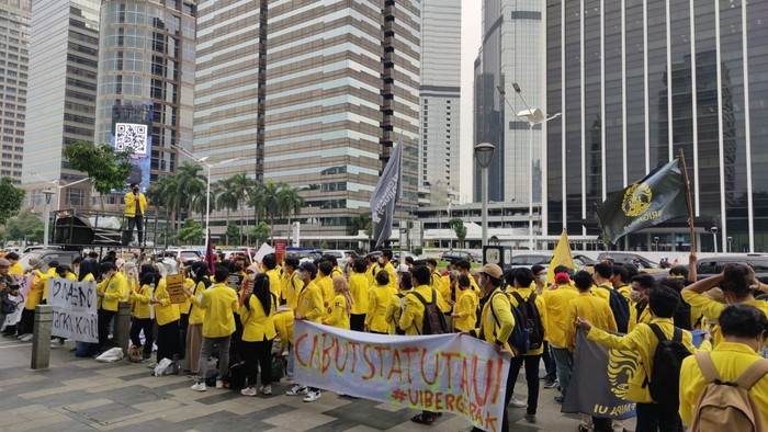 Demonstrasi BEM se-UI menolak Statuta UI, di depan Kantor Kemdikbudristek, 3 Desember 2021. (Dok BEM Se-UI)
