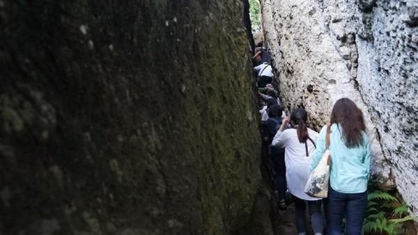 Gunung Purba Nglanggeran merupakan salah satu geosite di Gunung Sewu UNESCO Global Geopark. Wisatawan bisa trekking menjelajahi bongkahan batu seukuran raksasa yang menjulang tinggi layaknya gedung-gedung bertingkat di kota. (dok. Desa Wisata Nglanggeran, Jadesta) Gunung Purba Nglanggeran merupakan salah satu geosite di Gunung Sewu UNESCO Global Geopark. Wisatawan bisa trekking menjelajahi bongkahan batu seukuran raksasa yang menjulang tinggi layaknya gedung-gedung bertingkat di kota. (dok. Desa Wisata Nglanggeran, Jadesta)