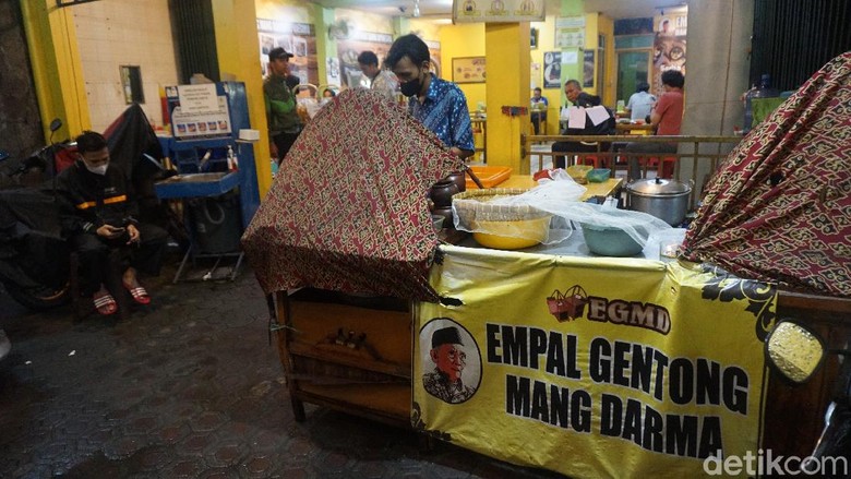 Empal Gentong Mang Darma di Cirebon