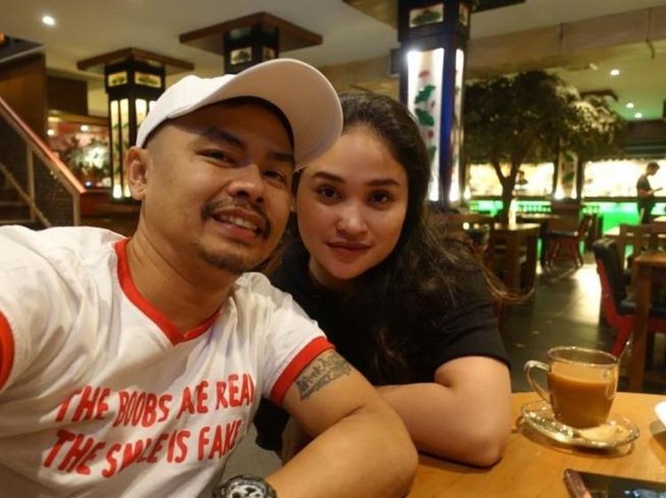 Momen Hangat Wendi Cagur Saat Santap Bareng Keluarga