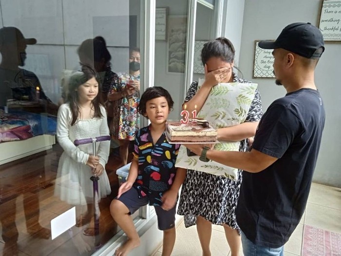 Momen Hangat Wendi Cagur Saat Santap Bareng Keluarga