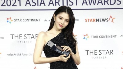 Foto: Adu Gaya 8 Artis Korea di AAA 2021, Han So Hee Hingga Song Ji Hyo