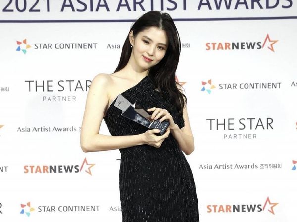 Foto: Adu Gaya 8 Artis Korea di AAA 2021, Han So Hee Hingga Song Ji Hyo