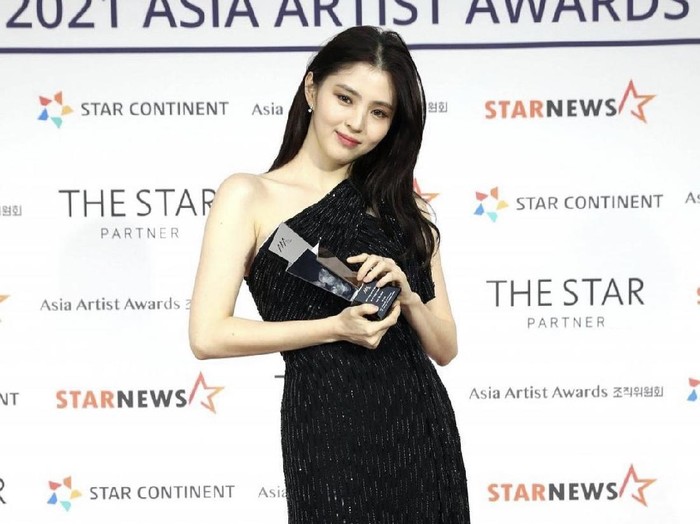 Gaya Artis Korea di AAA 2021 Han So Hee