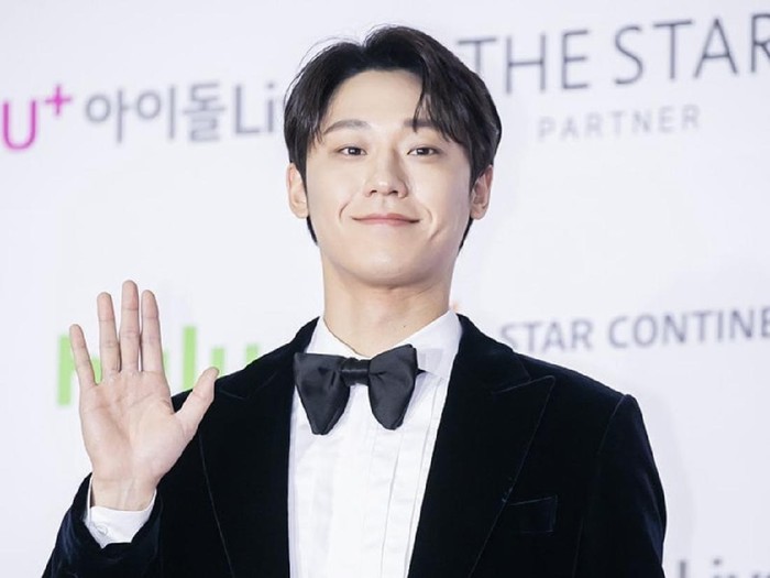Gaya Artis Korea di AAA 2021 Lee Do Hyun