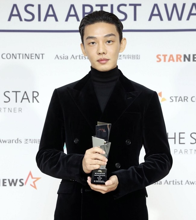 Yoo Ah In memenangkan penghargaan Daesang (Best Prize) untuk kategori Film Actor of the Year. Bintang drama Korea Hellbound itu juga membawa pulang piala AAA Asia Celebrity yang dimenangkan bersama dua aktor Thailand, Bright Vachirawit dan Win Metawin. Foto: dok Instagram @yooahintaiwan