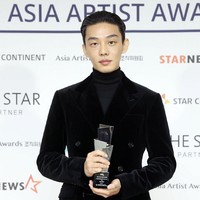 Yoo Ah In memenangkan penghargaan Daesang (Best Prize) untuk kategori Film Actor of the Year. Bintang drama Korea Hellbound itu juga membawa pulang piala AAA Asia Celebrity yang dimenangkan bersama dua aktor Thailand, Bright Vachirawit dan Win Metawin. Foto: dok Instagram @yooahintaiwan