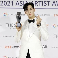 Cha Eun Woo yang banjir tawaran akting setelah debut bersama ASTRO membawa pulang dua penghargaan, AAA Best Emotive dan AAA Best Musician. Di awal tahun 2021, Cha Eun Woo memesona penonton drama Korea True Beauty sebagai Lee Su Ho. Foto: dok Instagram @chaeunwoodaily