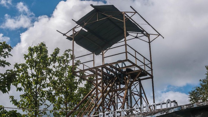 Ini Lho Tempat Pengolahan Tambang Emas Pertama di Indonesia Bangunan cagar budaya di Banten ini merupakan tempat pengolahan tambang emas pertama di Indonesia. Pasalnya tempat ini dibangun pada zaman kolonial Belanda.