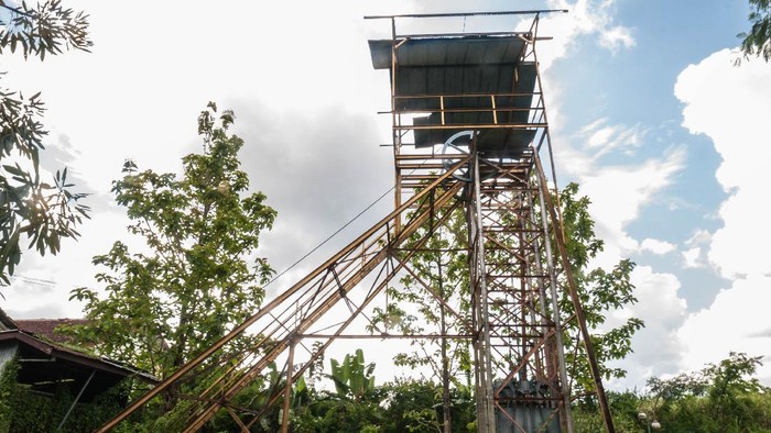 Ini Lho Tempat Pengolahan Tambang Emas Pertama di Indonesia Bangunan cagar budaya di Banten ini merupakan tempat pengolahan tambang emas pertama di Indonesia. Pasalnya tempat ini dibangun pada zaman kolonial Belanda.