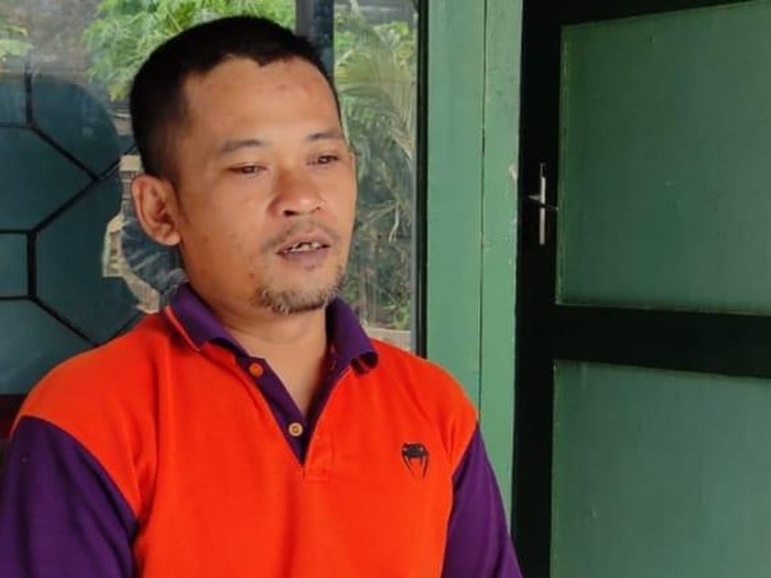 Joko Santoso (38) Buta Usai Vaksin AstraZeneca