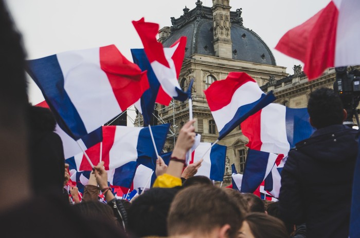 Kenapa warna bendera Prancis berubah?