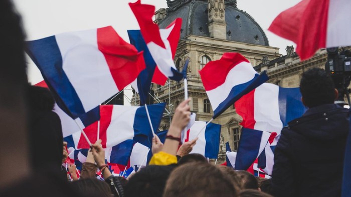 Kenapa warna bendera Prancis berubah?