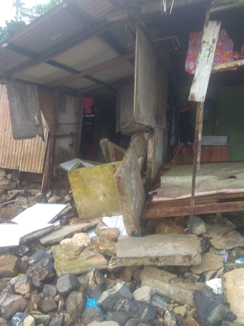 Kondisi rumah warga yang tergenang banjir dampak dari cuaca ekstrem dan naiknya permukaan air laut yang terjadi di Kabupaten Natuna, Jumat (3/12). Sumber (dok BPBD Kabupaten Natuna)