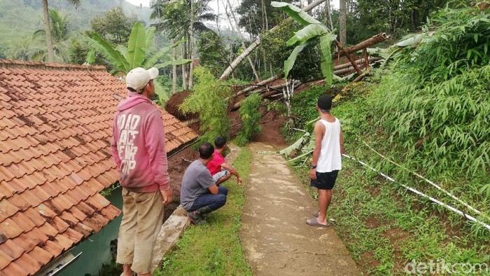 Longsor Sumedang